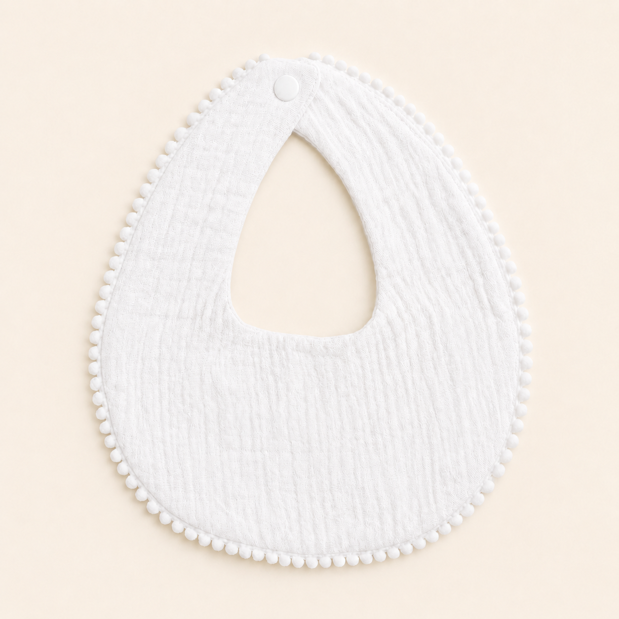 Bavoir avec bordure perlé