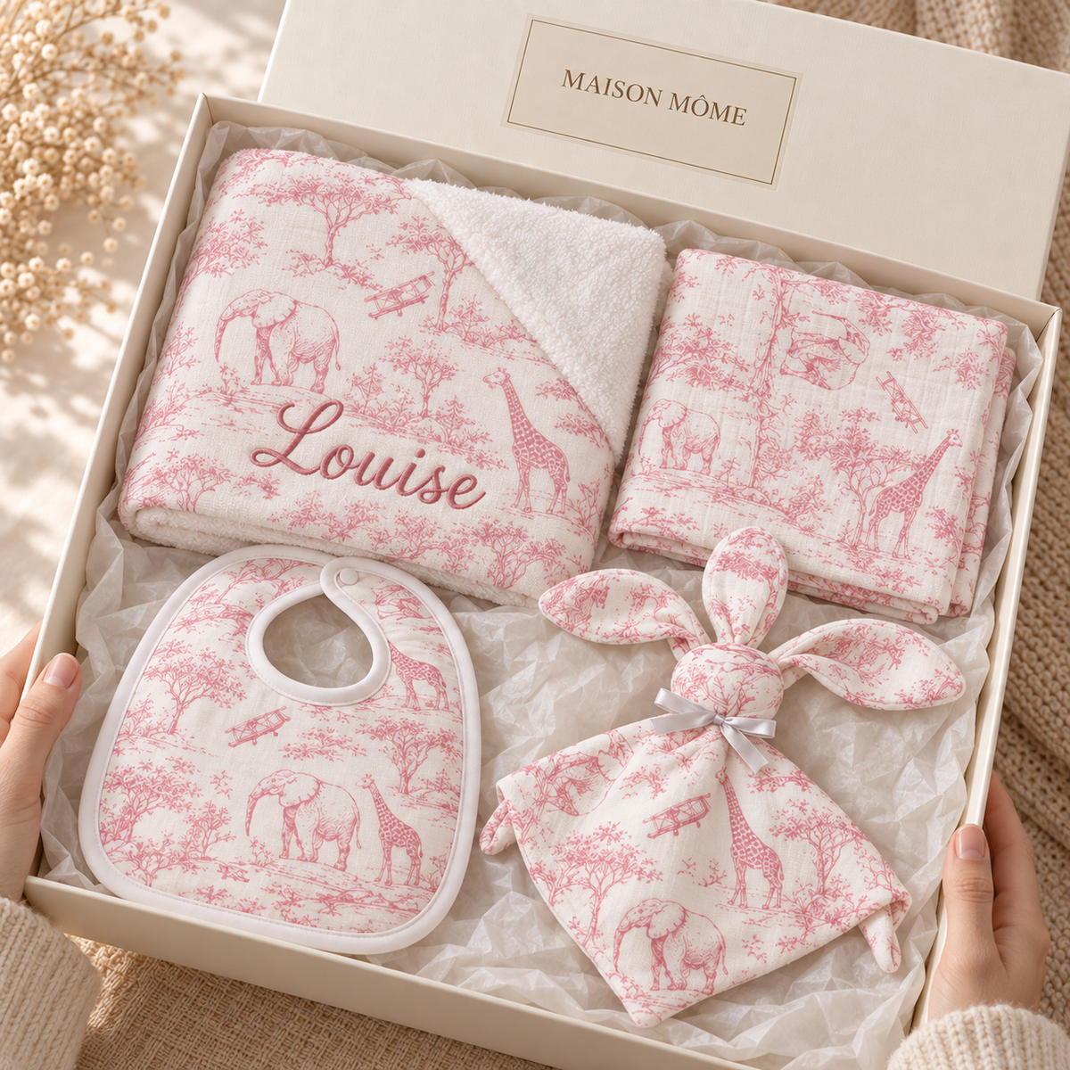 Coffret Douceur du quotidien toile de Jouy rose — exemple de broderie sur le plaid