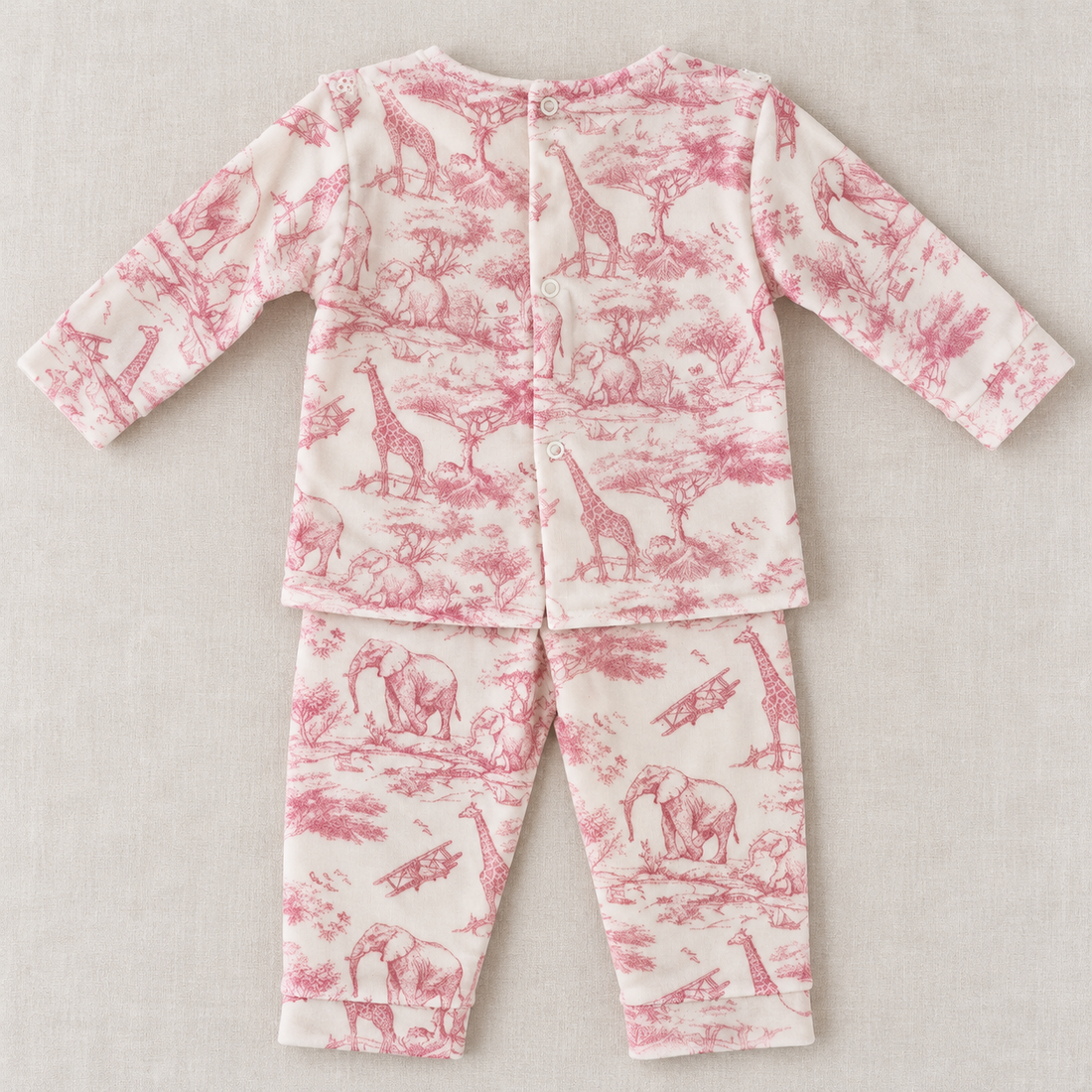 Vue de dos de la tenue de naissance fille et des boutons-pression